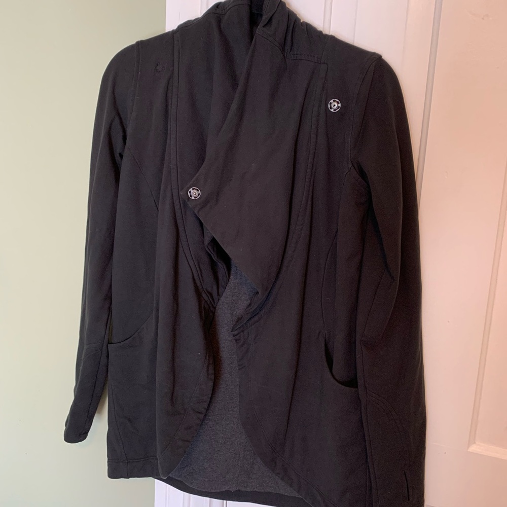 Lululemon women’s “That’s a wrap” size 4
